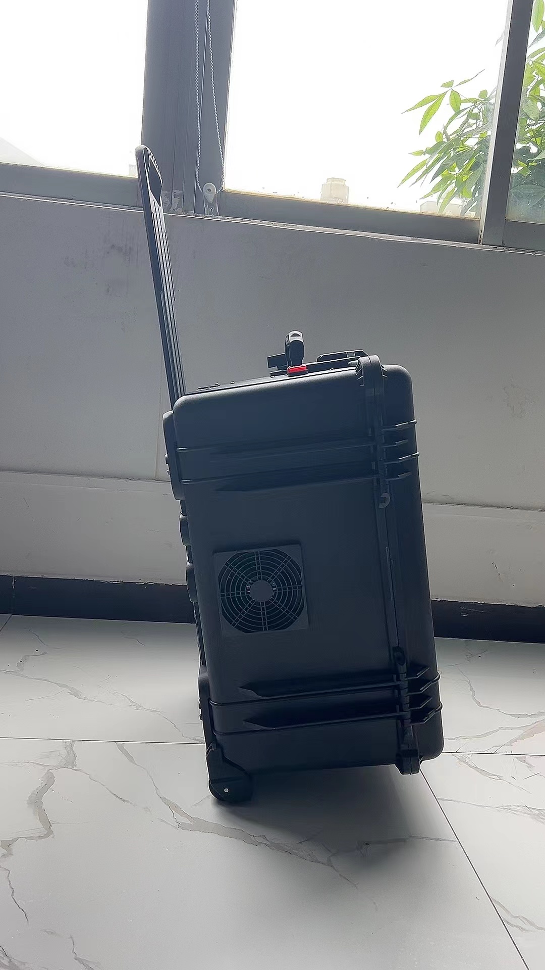 凉城手拉箱型移动通信干扰器